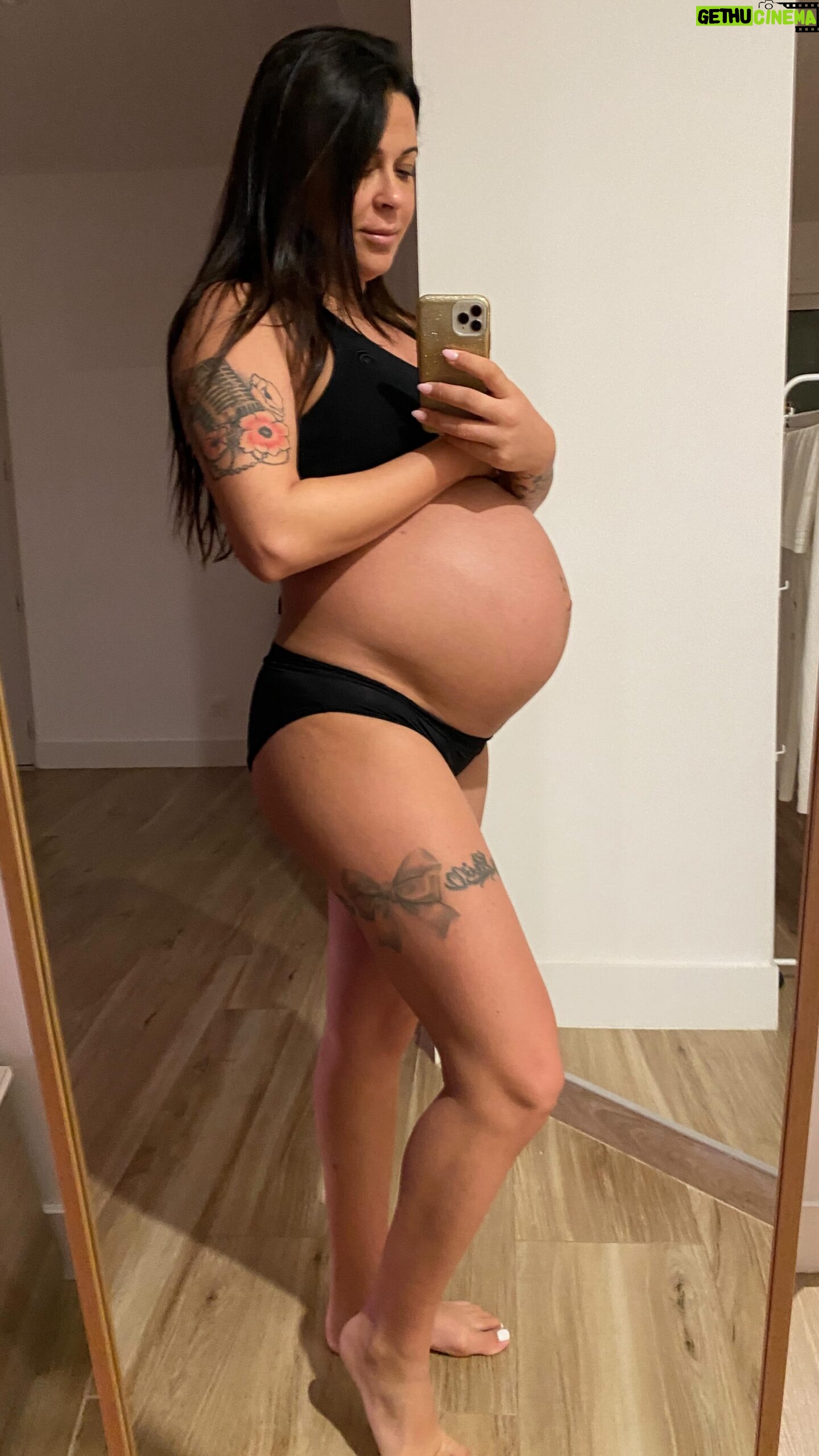 Alicia « Shanna » Kress Instagram - Devenir maman 😍 Je fête Ma 1ere fête des mères aujourd’hui et comme vous le savez c’est dans notre dernier vlog le lien dans ma bio ❤️ Bonne fête à toutes les mamans ❤️ Merci à toi mon namour qui m’a tellement soutenu dans les moments difficiles et tu es tellement un papa exceptionel ! ❤️😍🙏🏼