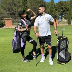 Alicia « Shanna » Kress Instagram - Un moment en amoureux qui a failli mal finir 😂
Ça fait du bien de se retrouver ❤️
Bon week-end à tous les amis 

Retrouvez l’intégralité de notre petite escapade dans notre dernier vlog le lien est dans notre bio 👍