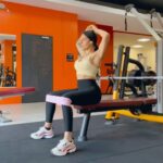 Alicia « Shanna » Kress Instagram – Jamais trop loin l’un de l’autre, même au sport 😋♥️

On s’entraîne chacun de notre côté et on se retrouve à la fin de la séance pour debrief de notre vie 😜♥️
Et Vous, vous avez un binôme de sport ou vous vous entraînez seul(e) ? 

Aujourd’hui j’ai fais une séance “Haut et Bas” du corps 

Bonne journée les amis et on oublie pas de restez motivés 😋💪🏼 #teammotive #fitnesscamp