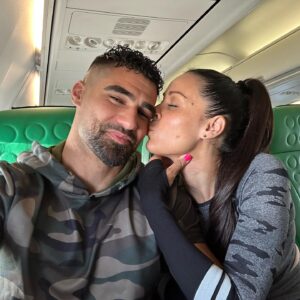 Alicia « Shanna » Kress Instagram - Paris 🗼

Retour en photos sur un séjour chargé en émotions :

1 : 🛥️ nuit sur un yacht devant la tour eiffel !
2 : 📺 interview très émouvant chez Sam..
3 : télé🎙️interview pleins de rebondissements avec @jessiejoe pour @gossiproomoff !
4 : ♥️ par dessus tout un séjour en amoureux 😻

Retrouvez le vlog 62 complet sur notre chaîne YouTube « Un mec, Une Meuf » et dans notre bio Insta ✍🏻

#vlog #paris #interview #tele #couplelove 

Merci à @ines.berdugo pour cette jolie photo en noir et blanc 😍