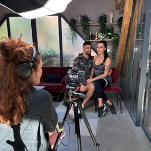 Alicia « Shanna » Kress Instagram - Paris 🗼

Retour en photos sur un séjour chargé en émotions :

1 : 🛥️ nuit sur un yacht devant la tour eiffel !
2 : 📺 interview très émouvant chez Sam..
3 : télé🎙️interview pleins de rebondissements avec @jessiejoe pour @gossiproomoff !
4 : ♥️ par dessus tout un séjour en amoureux 😻

Retrouvez le vlog 62 complet sur notre chaîne YouTube « Un mec, Une Meuf » et dans notre bio Insta ✍🏻

#vlog #paris #interview #tele #couplelove 

Merci à @ines.berdugo pour cette jolie photo en noir et blanc 😍
