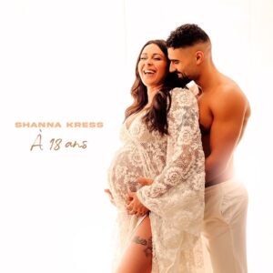 Alicia « Shanna » Kress Instagram - Nous fêtons nos 3 ans aujourd’hui J’ai décidé de vous faire écouter cette chanson qui nous ressemble tellement 😍 Je l’ai écrite en étant inspirée de notre histoire ♥️ « À 18 ans » pour toi mon namour ♥️ J’ai fait une petite vidéo pour illustrer cette chanson le lien est dans nos stories Elle est dispo sur toutes les plateformes 🎶 Bon anniversaire mon namour ♥️ Ce n’est que le début de notre histoire #pourlavie ♥️🙏🏼 Merci à mon chef de projet « musique » geckel qui me soutient dans tous mes projets musicaux 🙏🏼