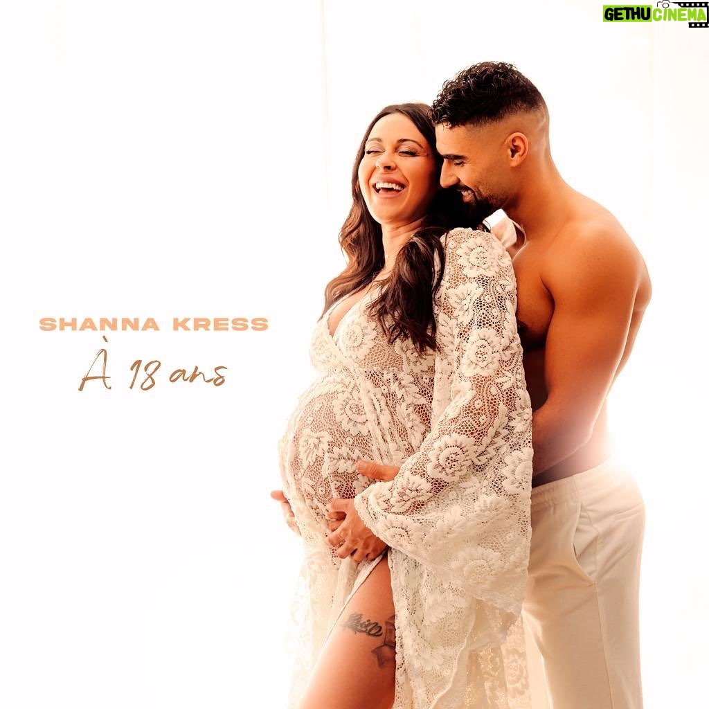 Alicia « Shanna » Kress Instagram - Nous fêtons nos 3 ans aujourd’hui J’ai décidé de vous faire écouter cette chanson qui nous ressemble tellement 😍 Je l’ai écrite en étant inspirée de notre histoire ♥️ « À 18 ans » pour toi mon namour ♥️ J’ai fait une petite vidéo pour illustrer cette chanson le lien est dans nos stories Elle est dispo sur toutes les plateformes 🎶 Bon anniversaire mon namour ♥️ Ce n’est que le début de notre histoire #pourlavie ♥️🙏🏼 Merci à mon chef de projet « musique » geckel qui me soutient dans tous mes projets musicaux 🙏🏼