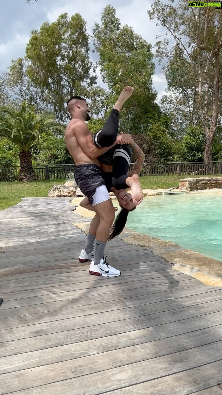 Alicia « Shanna » Kress Instagram - Fail complet 🤦🏻♂️ Je cherche encore ce qui n’a pas marché ! AIDEZ-NOUS À RÉUSSIR CE CHALLENGE 😂 Envoyez vos conseils, on va retenter 💪🏻 #challenge #fitnesscamp #fitnesschallenge #fail