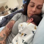 Alicia « Shanna » Kress Instagram - Un an jour pour jour où tu es arrivé mon fils! 😍♥️ Tu m’as transformé je suis une autre femme et je préfère tellement celle que je suis devenue grâce à toi et à ton papa 😍♥️🙏🏼 J’me rappelle, moi qui disait “je ne sais pas si j’aurai l’instinct maternelle 😣” 😂😂😂 tu ne peux pas avoir plus l’instinct maternelle que moi 😂😍🙏🏼 Tous les jours on vit une aventure à tes côtés mon fils! Une aventure exceptionnelle Notre trésor ♥️♥️♥️♥️ Tellement hâte de découvrir la suite ♥️
