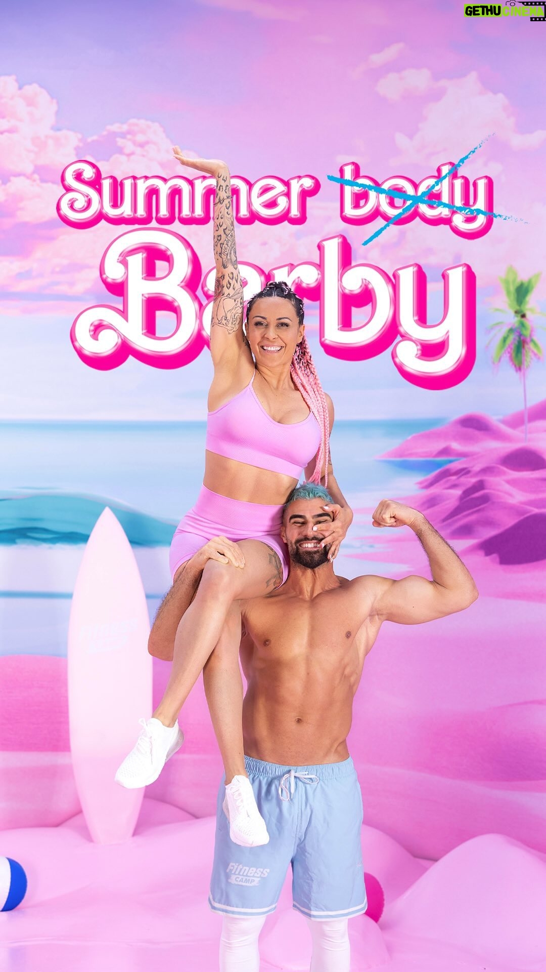Alicia « Shanna » Kress Instagram - PRÉSENTATION 📣 BARBY SE RE-BELLE pour obtenir le corps de ses rêves ! 🔥💪 Vous êtes déjà plus de 1500 à avoir rejoint le challenge “ SUMMER BARBY” en 24h ! Bravo pour votre courage et merci pour votre confiance ! Pour toutes les personnes qui veulent du changement, notre programme spécial SUMMER BODY est la mission que vous attendiez : 🔥 Un nouveau format de séance de 20min intense ET toujours dans le FUN ! 😍 Des alternatives sans saut pour rester accessible à TOUTES et vous challenger avant que l’été arrive ! 🤸♂️ Des exercices variés pour atteindre vos objectifs et vous garantir de ne jamais vous ennuyer 😋 Un accompagnement dans le sport ET dans l’assiette avec notre Meal Plan Summer Nutrition RDV sur www.fitnesscamp.fr (lien dans la bio😉) pour découvrir ton nouveau challenge et si tu as des questions n’hésite pas à nous les poser en commentaire ! PS : Profite vite de notre OFFRE DE LANCEMENT la plus FOLLE 🚀-30% en ce moment uniquement ! #programmedesport #summerbody #fitnesscamp #lancement #pertedepoids #ventreplat #summerbodygoals #summerbody2024 #presentation #sportfun #prendresoindesoi #offre #nutrition #sportdebutant