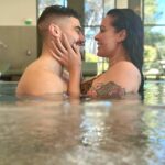Alicia « Shanna » Kress Instagram – Les retrouvailles ♥️ 
Ça fait tellement de bien de pouvoir se retrouver 🙏🏼 on en avait tellement besoin 
Ces derniers temps c’était vraiment compliqué mais on a réussit à surmonter ces épreuves ♥️🙏🏼
Je t´♥️ tellement #love 

Courage à tous les jeunes parents qui s’oublient ♥️