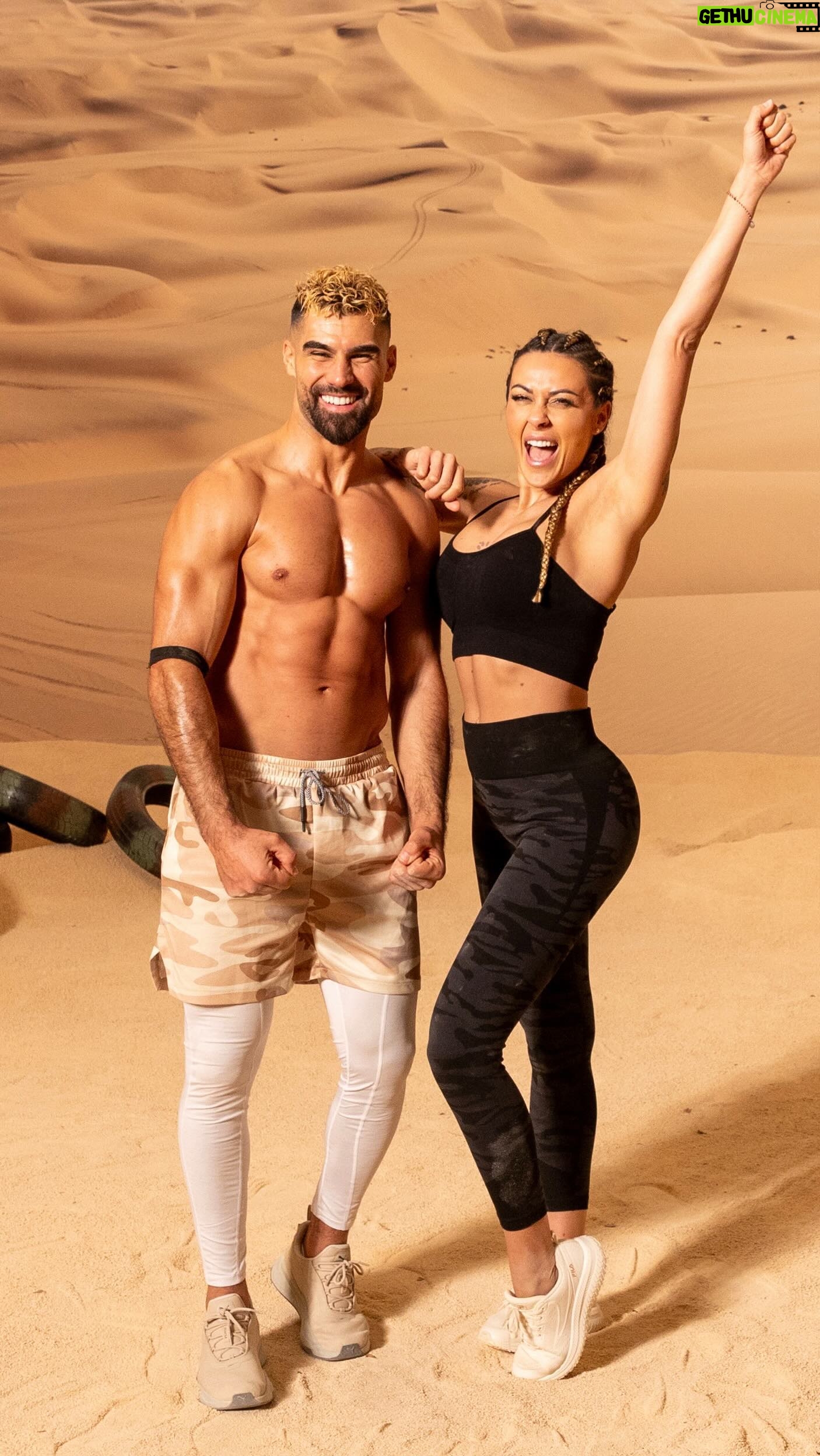 Alicia « Shanna » Kress Instagram - Chorée challenge ! 💪🏼 On attend vos vidéos les amis ! C’est la musique du programme sur laquelle vous allez réaliser tous vos échauffements avant vos séances #missiondesert La vidéo complète est dispo sur la chaîne YouTube @fitness_camp_officiel 💥🚀 Et bien sûr il y’a un alternatif à chaque exo pour ceux qui ne peuvent pas sauter! 😌 Que pensez-vous de la musique perso je suis fan et elle est dans ma playlist ! Elle a été réalisée par @ludemusic !! Artiste incroyable! Une dinguerie les amis 😍💪🏼🚀 Elle est dispo sur toutes les plateformes n’hésitez pas à l’ajouter à votre playlist !! Pour vous motiver ☺️ 🎶(shanna kress_mission desert) #musique #fitnesscamp #motivation #shannakress #jonathanmatijas #sport #challenge #challengefacile #challengedesport #lude #missiondesert