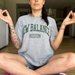 Alicia « Shanna » Kress Instagram – Bon j’ai commencé depuis quelques temps ma rééducation du périnée et depuis peu ma rééducation abdominale, car on m’a expliqué qu’après avoir été enceinte le corps a été modifié et avant de reprendre une vraie activité sportive il faut faire de la rééducation c’est donc ce que je fais, franchement rien que ça j’en chie les amis 😫😂 j’ai l’impression que je n’ai jamais fait de sport de ma vie 😂😂😂
Kaporal kress n’est pas encore de retour 😂 mais c’est la phase avant la vraie reprise j’ai trop hâte de vraiment reprendre le sport ! En tous cas je vais tout faire et me donner les moyens d’y arriver, 
Je porte souvent des tee-shirts longs parce que je ne suis toujours pas à l’aise avec mon corps, j’ai perdu énormément de fesses et j’ai toujours le ventre gonflé et un peu mou. Après c’est normal ☺️🙏🏼il ne faut pas être trop pressé 
Et franchement 1 an sans sport en mangeant du fromage, du chocolat, de la charcuterie et bien d’autres choses croyez moi j’ai l’impression de partir de zéro 😫😂 mais c’est juste une phase de transition je vais revenir dans quelques temps dès que je suis opérationnel à vraiment reprendre le sport plus déterminée que jamais !!!! ☺️👍
Après un accouchement ne soyez pas pressé ! Les meufs ! On oublie pas que les réseaux et les Photoshop ne sont pas la vraie vie et on a tt une morphologie différente, certaines perdre plus vite que d’autres mais tout est possible ☺️💪🏼🙏🏼
En tous cas restes connectés je vais revenir déterminée les meufs !!!! 💪🏼🔥🔥💥
