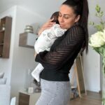 Alicia « Shanna » Kress Instagram – Un an jour pour jour où tu es arrivé mon fils! 😍♥️
Tu m’as transformé je suis une autre femme et je préfère tellement celle que je suis devenue grâce à toi et à ton papa 😍♥️🙏🏼
J’me rappelle,
moi qui disait “je ne sais pas si j’aurai l’instinct maternelle 😣”
😂😂😂 tu ne peux pas avoir plus l’instinct maternelle que moi 😂😍🙏🏼
Tous les jours on vit une aventure à tes côtés mon fils! Une aventure exceptionnelle Notre trésor ♥️♥️♥️♥️
Tellement hâte de découvrir la suite ♥️