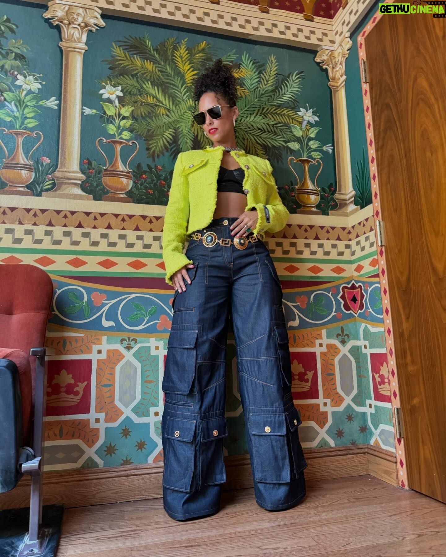 Alicia Keys Instagram - Can you feel the love now? I’m feelin’ a buzz now✨✨✨