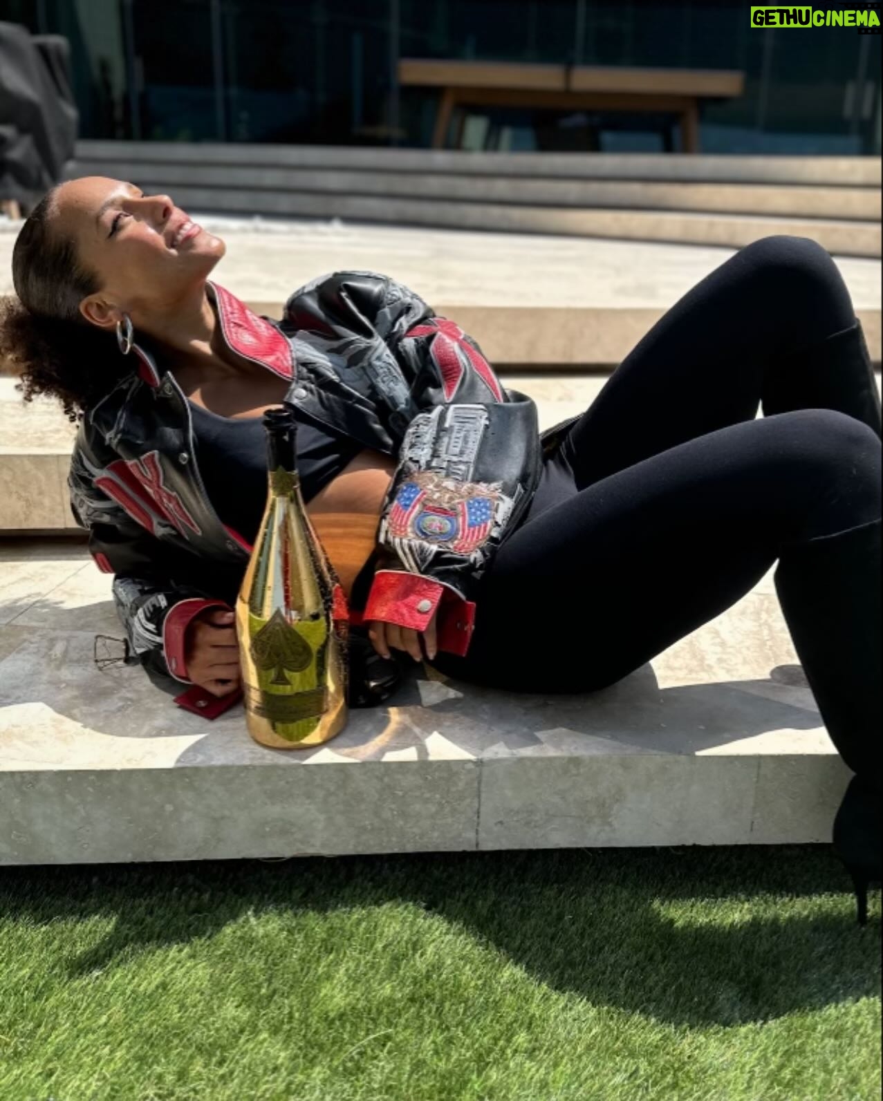 Alicia Keys Instagram - 13 TONY Nominations is worthy of popping a bottle at 7am 🤯🤯🤯🤯