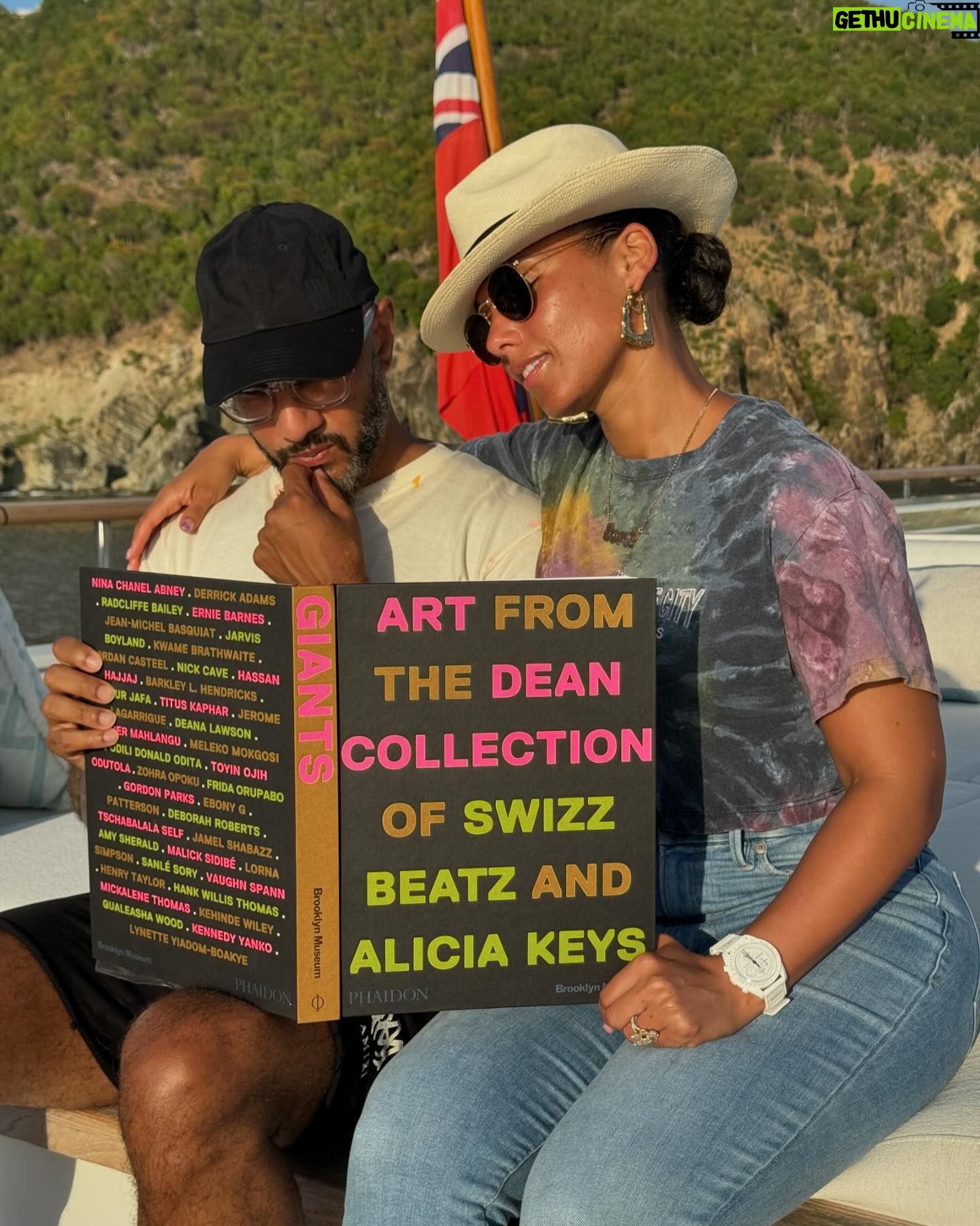 Alicia Keys Instagram - Sneak peak at ‘GIANTS: Art from the Dean Collection of Swizz Beatz and Alicia Keys,’ published by @phaidonpress to accompany our #GiantsBkM exhibition at @brooklynmuseum and on sale June 12th 😍😍😍‼️‼️‼️ 📘Tap to pre-order your copy GIANTS illustrates 100 works by nearly 40 artists and includes exclsusive conversations and interviews with ten legendary artists: Derrick Adams; Kwame Brathwaite’s son, Kwame Samori Brathwaite; Jordan Casteel; Nick Cave; Titus Kaphar; Ebony G. Patterson; Jamel Shabazz; Amy Sherald; Mickalene Thomas; and Kehinde Wiley #GiantsPhaidon Featuring the art of: @asherald @anamibia #BarkleyHendricks #DeanaLawson @rdeborah191 @derrickadamsny @dj_koolherc #EbonyGPatterson #ErnieBarnes @esthermahlanguart #FridaOrupabo @gordonparksfoundation @hankwillisthomas @hassanhajjaj_larache @chinatowntaylor @jamelshabazz @jarvisboyland @basquiatofficial @jlagarrigue @jordanmcasteel @kehindewiley @kennedyyanko @kwamebphoto @lornasimpson @lynetteyiadomboakye #MalickSidibe #MelekoMokgosi @mickalenethomas @nickcaveart @ninachanel @odiliodita #QualeashaWood @radcliffebaileyjr @studio_voltaphoto #TitusKaphar #ToyinOjihOdutola @tschabalalaself #VaughnSpann #zohraopoku