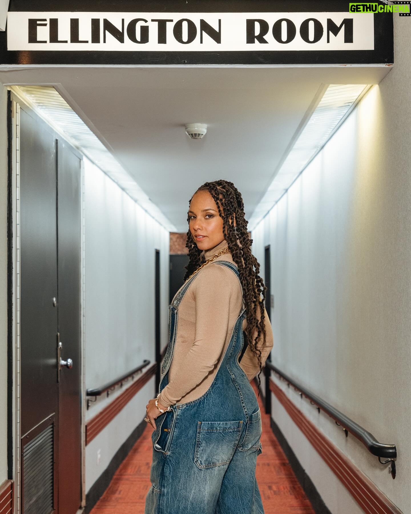 Alicia Keys Instagram - Hell’s Kitchen takes place in a building named Manhattan Plaza and we shot the Kaleidoscope music video at the real place where I grew up 🤯🤯🤯💙💙💙 What was so special about this building is that it’s the only one of its kind. With affordable housing for artists. So, everyone who lived there was a poet, a composer, a playwright, a violinist, an artist. The Ellington Room was where I did all my piano recitals as a girl. At the time, I would’ve never imagined this building held the experiences to one day create a Broadway play! Sometimes everything we’ve been waiting for is not as far as we think. This building was magical and so is this show! Get your tickets to @HellsKitchenBway 💛💛💛 This story will touch you! I promise! #RememberWhereDreamsBegin