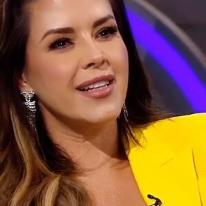 Alicia Machado Instagram - Cual es tu mayor motivación para crecer cada dia? @machadooficial y yo pensamos igual en este punto. #sientateconmigo mi podcast completo en mi nuevo canal de YouTube: Yo vivo en el amor, buscalo y sigueme. Muchas gracias #aliciamachado #carlosmesber #paz #amor #salud #2024