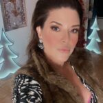 Alicia Machado Instagram - Buenos días 🌞 Paseando en domingo ! La constancia hace a el maestro 👨‍🏫 Les dedico esta canción 🎵 siempre extrañaremos a alguien de distintas maneras ! Feliz Domingo 🙏🏻🥰👩‍🎓🧡😘🎬🙏🏻🎵 #aliciamachadoactress #aliciamachadomissuniverse #aliciamachadodietplan