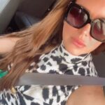 Alicia Machado Instagram - Mi gente bella ☀️🙏🏻 Good morning in the morning! Bonjour 👋🏻💋 Rumbo al canal así comienza mi semana de Promoción solo por @telemundo @telemundoseries @nbcutelemundo @lamesacaliente Ando estrenando mi outfit by @roberto_cavalli @maripilyoficial #Alex.MaxItaly @chanelofficial Love it 💋💅🏻☀️🙏🏻 que tengan una semana extremadamente bendecida e iluminada , que el amor 🥰 recorra sus venas ! Los amo @amachadonews
