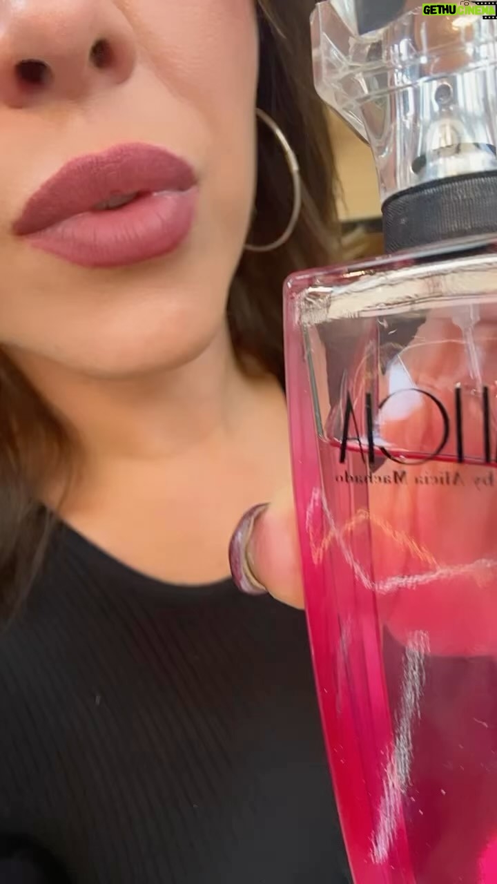 Alicia Machado Instagram - Este día de las madres Conoce mis fragancias 🎁un Regalo especial y único para esa mujer valiente y guerrera! Una Señora Única Que merece todo el amor ❤️ Happy Mother’s Day! feliz día Mamá Exclusivas fragancias by @zermatoficial @zermatoficial https://www.zermatusa.com/product-detail/43082/N