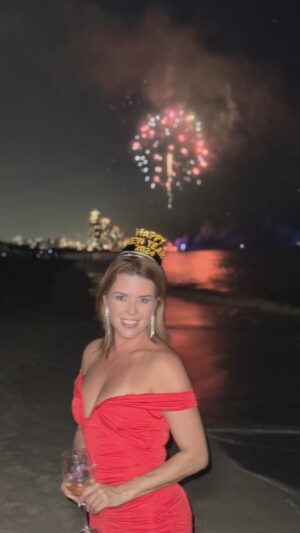 Alicia Machado Instagram - Feliz año 🎊 2024 ! Agradecida siempre con ustedes y con la vida que me da siempre nuevas oportunidades para ser feliz ! 
Les deseo mucha salud 🥂 abundancia de corazón ❤️ nobleza y sabiduría! Happy New year 2024