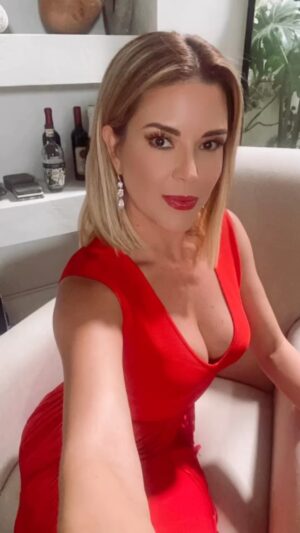 Alicia Machado Instagram - Esta noche La Senadora Pedirá muchas explicaciones !! Nos vemos mi gente #juegodementiras🎬 10 pm 🕙 9C 
¿Cuántos quieren seguir conociendo mucho más de estos personajes? 👀 🔥Comenta si estás disfrutando nuestra semana de estreno ? Por @telemundo @telemundoseries