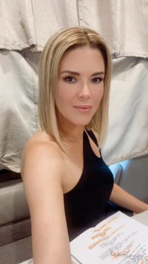 Alicia Machado Instagram - La senadora #alejandraedwards Interpretarla un gran desafío! 
Como #actress🎬 no me cambio por ninguna! 
Coming soon 🔜 #juegodementiras🎬 La Gran nueva súper producción de @telemundoseries @telemundo #2023 
Aquí 👈🏻 un ni tan #tbt Grabaciones con mi querido colega 😎 #actor  @ppgamez see you soon 🔜