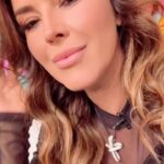 Alicia Machado Instagram - Siempre pensado en un mejor porvenir esa es la actitud! Mi gente Bella 🌞🥰 Alegria y amor 🧡 Siempre! @sientesequienpueda coming soon 🔜 @univision