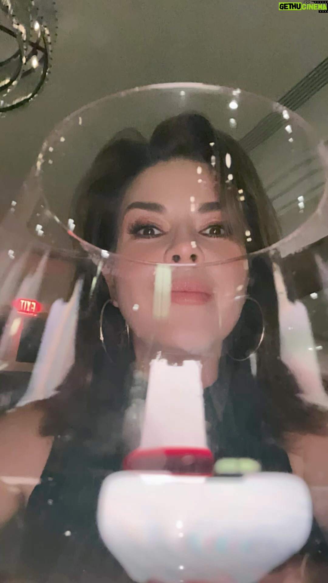 Alicia Machado Instagram - Mis amores ❤️ Siempre en el fondo de cada situación, se encuentran las respuestas, a lo que nos negamos, que a simple vista 👀 no nos atrevemos a Reconocer . Respira profundamente y recibe con una fe ciega lo que tanto deseas y mereces ! Good Night 🌙😘 #enero2024 ❤️🙏🏻