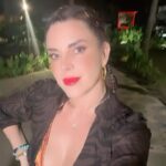 Alicia Machado Instagram - Cuando todo te parece bien, justo y necesario es solo allí 👉 donde encuentras tu propio camino y te elevas a otro peldaño de crecimiento, para salirte de la caja 📦 y encontrar nuevas razones y emociones 💛💙❤️👸👑 Con todo a darle a la vida que es una y muy corta ! Los Amo 💋🥰