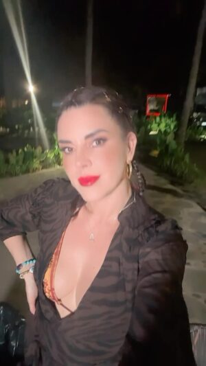 Alicia Machado Instagram - Cuando todo te parece bien,  justo y necesario es  solo allí 👉 donde encuentras tu propio camino y te elevas a otro peldaño de crecimiento, para salirte de la caja 📦 y encontrar nuevas razones y emociones 💛💙❤️👸👑
Con todo a darle a la vida que es una y muy corta ! 
Los Amo 💋🥰