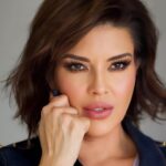 Alicia Machado Instagram - Es un cristal impecable y confuso que separa la realidad de lo que deseas proyectar a los demás, Mis tiempos de retroalimentación y sobre todo el tiempo con mis seres queridos, cada día se vuelven mas celosos! Mirando 👀 siempre a el futuro y a mis objetivos! Los amo 💋🥰🙏🏻 Happy holidays 💋🥰🎁☀️🙏🏻🍀 #merrychristmas🎄 #actress #mother #familytime #familygoals #businesswoman Photo by @kattycantalamessa