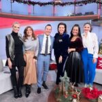 Alicia Machado Instagram - Muy agradecida 🤩 por tan linda invitación @despiertamerica mil bendiciones mi gente Bella #happyholidays 🎁🙏🏻🥰🪅💋🎄 Mi estilo by @zcrave My #suits #style My #shoes i love it 🪅🥰🥰 Soy una #zapatolover #amaizingshoes by @danielauribeofficial Y mi perfume siempre @zermatus