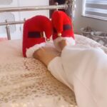 Alicia Machado Instagram - Con el espíritu navideño a todo lo que da en esta casa 🏠 Feliz sabadito para todos y feliz navidad 🎁🎄 🎅🧑‍🎄🤶🎅🎄🎁🎄🥳🪅🪅🙏🏻