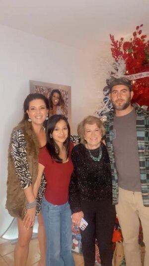 Alicia Machado Instagram - Esto es navidad 🎄 recibir La gracia  De Dios con tus seres queridos una cena deliciosa 😋 y Alegrías sencillas en armonía ! Feliz navidad 🎄 mi gente Bella !