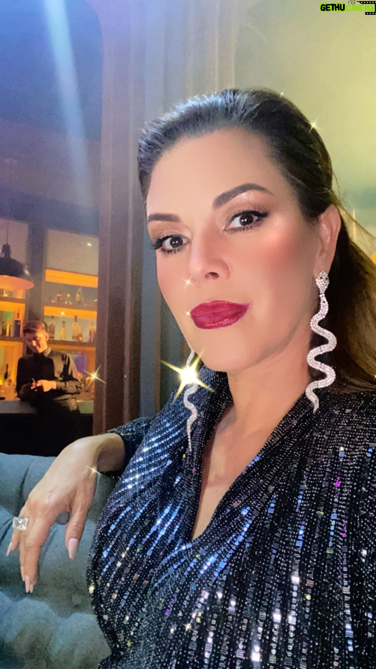 Alicia Machado Instagram - Muy emocionada, de poder regresar a la pista de @miraquienbaila por @univision @univisionapp gracias por tan Bonita Invitación! Vamos a darlo todo! Ensayos coming soon 🔜 A bailar 💃🏻 mujerones @amaralanegraaln @machadooficial @canelatv_latam @miracanelatv