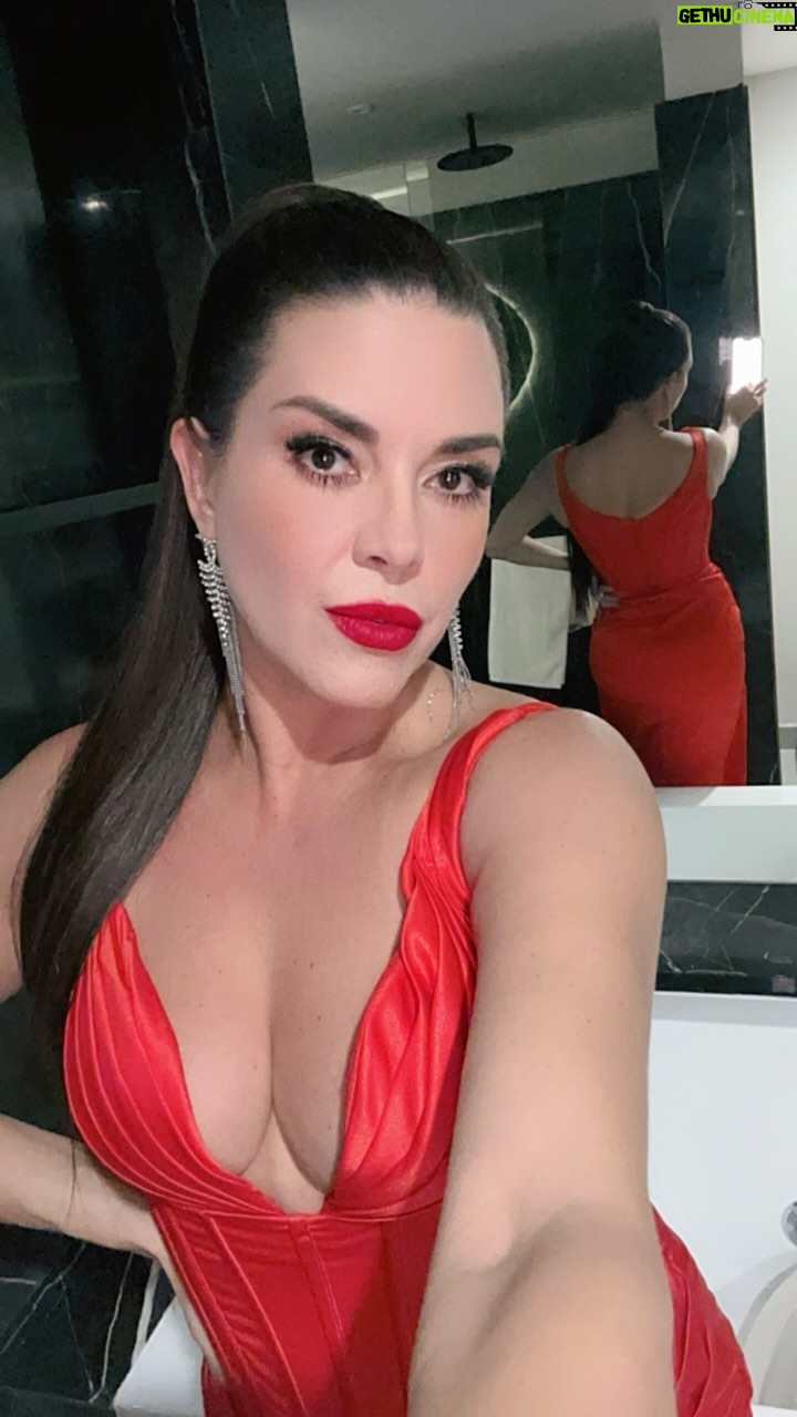 Alicia Machado Instagram - Me encanta encontrar todos mis personajes y looks siempre con mi lugar ideal @benditoclosetstyle Thank You Siempre muy acertada en cada instante! #moda #fashion #boutique #style #actresses #characters #looks coming soon π Me siento fabulous π₯π₯πΉ