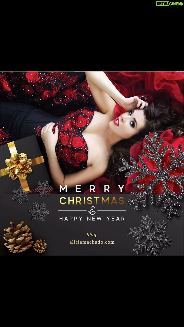 Alicia Machado Instagram - Siempre tengo algo para ustedes ๐๐ En esta navidad ๐ regala algo รบnico y especial ! Mi #makeuppalette #makeupartist #christmasgifts #navidad #fashion #makeup #regalos Available now #shoppingonline https://aliciamachado.com/products/alicia-machado-palette-by-rv-cosmetics
