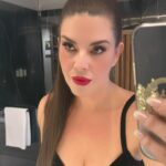 Alicia Machado Instagram – Mis amores ❤️ Feliz viernes! 
Me gusta el rostro que me está dando la madurez! 
On set 🎥🎬 Haciendo lo que más amo en esta vida! 
#actingchallenge #actress #moviescenes #actresslife🎥 
#cine 
My look by @samiya.boutique