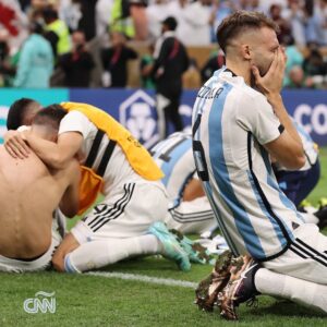 Alicia Machado Instagram - Grande #argentina Todos somos argentina 🇦🇷 Los Campeones del mundo 🌍 Felicidades 🎈🎉🍾🎊 Repost from @cnnee
•
¡En un abrazo de alegría y celebración, la Scaloneta celebra esta victoria histórica! Para ti, el triunfo de #Argentina en #Qatar2022 es ___________