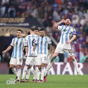 Alicia Machado Instagram - Grande #argentina Todos somos argentina 🇦🇷 Los Campeones del mundo 🌍 Felicidades 🎈🎉🍾🎊 Repost from @cnnee
•
¡En un abrazo de alegría y celebración, la Scaloneta celebra esta victoria histórica! Para ti, el triunfo de #Argentina en #Qatar2022 es ___________