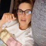 Alicia Machado Instagram - Un reel pal’susto 🥖 Todo girando sobre nubes 🌧️! Un día espectacularmente diferente, dentro de lo que ya conocemos, eso es diversión 🤩 🎭🎥🎬 A soñar 😴 bonito , la calidad de tus pensamientos 💭 determina tu felicidad! Besos besos 💋