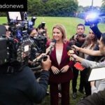 Alicia Machado Instagram - Muy emocionada! Ya faltan sólo días para el estreno de #juegodementiras La Nueva súper Serie de @telemundoseries Yo Interpreto a la Senadora #alejandraedwards Para escalar Posiciones De Poder se necesita saber mentir ! Próximo martes 7 de Marzo Repost from @amachadonews • ¡Se revelan las primeras imágenes promocionales de Alicia Machado (@machadooficial) en el nuevo thriller psicológico: #JuegoDeMentiras! 😈🔥 La actriz regresa a la tv por todo lo alto con el papel de la senadora Alejandra Edwards, una mujer elegante con objetivos bien marcados, capaz de hacer lo que sea por mantener impecable su campaña política. Es la prometida de Francisco Javier Del Río (@rodrigoguirao), que a su vista es el elemento “perfecto” para reforzar su imagen en los medios de comunicación. El gran estreno es el martes, 07 de marzo a las 10pm/9c por las pantallas de @telemundo 📺. #AMN 📸: @felipe22herrera ♥️. #AliciaMachado #Actress #TvSeries #Netflix #Peacock