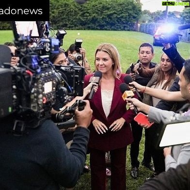 Alicia Machado Instagram - Muy emocionada! Ya faltan sólo días para el estreno de #juegodementiras La Nueva súper Serie de @telemundoseries Yo Interpreto a la Senadora #alejandraedwards Para escalar Posiciones De Poder se necesita saber mentir ! Próximo martes 7 de Marzo Repost from @amachadonews • ¡Se revelan las primeras imágenes promocionales de Alicia Machado (@machadooficial) en el nuevo thriller psicológico: #JuegoDeMentiras! 😈🔥 La actriz regresa a la tv por todo lo alto con el papel de la senadora Alejandra Edwards, una mujer elegante con objetivos bien marcados, capaz de hacer lo que sea por mantener impecable su campaña política. Es la prometida de Francisco Javier Del Río (@rodrigoguirao), que a su vista es el elemento “perfecto” para reforzar su imagen en los medios de comunicación. El gran estreno es el martes, 07 de marzo a las 10pm/9c por las pantallas de @telemundo 📺. #AMN 📸: @felipe22herrera ♥️. #AliciaMachado #Actress #TvSeries #Netflix #Peacock
