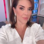 Alicia Machado Instagram – Hermosa todo el éxito del universo @carmenaub @elsenordeloscielos @telemundoseries #actress🎬 
Encantada 🥰 de acompañarlas chicas estos días como Conductora Invitada en @lamesacaliente @telemundo 
Los amo mi gente bella ! #estreno #premiere #señordeloscielos 
#perfumes 
@zermatus @zermatoficial