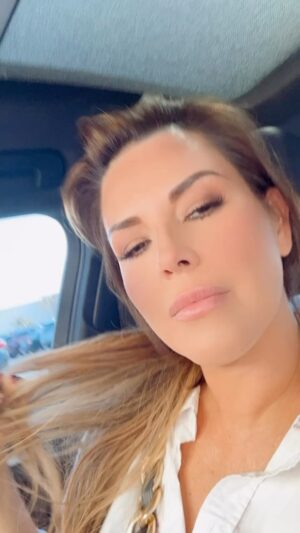 Alicia Machado Instagram - Feliz inicio de semana! Happy Monday ☀️🙏🏻🥰 El tema esta en que , solo es hoy y ahora! El tiempo ⏱️ no vuelve ! Bendiciones around the world 🌎 Con todo mi gente Bella con todo ! ✊🏻🙏🏻☀️🥰💋