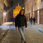Alicia Machado Instagram - Un paseo por las calles de #roma el primer día de este #2023 Feliz de conocer la historia y la calidad humana de su gente ! Donde el tiempo ⏱️ se detiene para hacernos reflexionar 💭 que lo más importante no es un idioma ni una posición social lo importante es que todos somos iguales e hijos De Dios ! Tu esencia tu nobleza 🫅 de corazón ♥️ eso si nos hace diferentes y únicos ! Feliz año 🎊🎆🎈 felice e prospero nuovo anno !