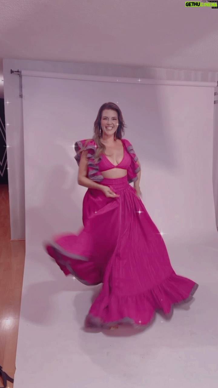 Alicia Machado Instagram - La moda y una sesión 🎭 de fotos es un parque de diversiones para mi! Gracias a este equipo ganador 🥇 @tendencemagazinemx Muy feliz en mi mexico lindo y querido! Makeup: @alberto_arana Hair: @yonathan_burgoss Stylist: @jammeszavala20 Photo: @aspland PR: @hispanomedio @samuel_zapata14