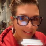 Alicia Machado Instagram - En @starbucks #coffeetime la vida es más sabrosa y en el mar 🌊 te quiero mucho más 😘 Comienzo un año #2023 Diferente ? Organizando los objetivos y escribiendo ✍🏻 mis secretos ? Coming soon 🔜 @lapanhouse