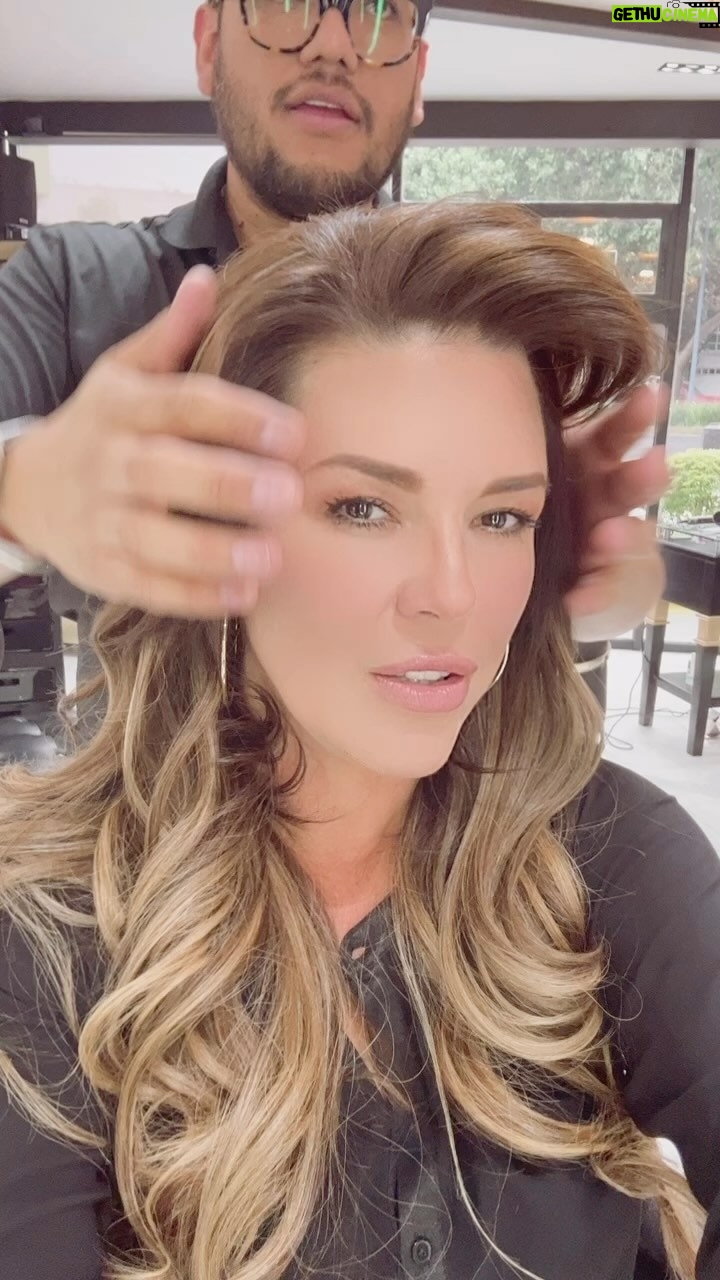 Alicia Machado Instagram - Divina y tu ? By @schwarzkopfpro.mex gracias 🙏🏻 @bambeautysalon No hay rubio sin #blondmeschwarzkopf❤️❤️