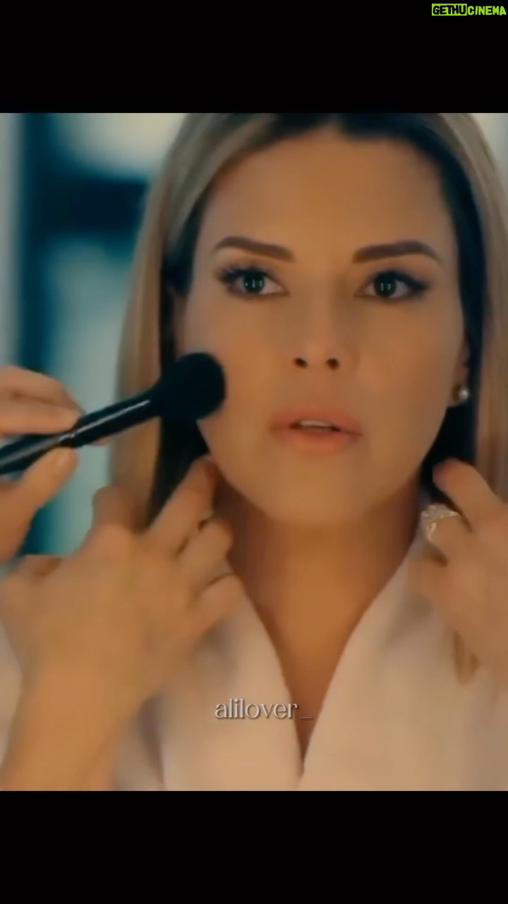 Alicia Machado Instagram - Buenos días ☀️ mi gente Bella! Gracias 🙏🏻 los amo ! La senadora Alejandra Edwards Cada Noche por @telemundoseries @telemundo Súper post Repost from @alilover__ • La Senadora es muy glamurosa 💄💋🩷 @machadooficial - - #aliciamachado #JuegoDeMentiras #alejandraedwards #AlejandraYFrancisco #aliciamachadoactress #telemundoseries #usa #lcdlf3 #glamour #goals #edit #actresslife #mexico #rodrigogirao #netflix #viral #missuniverso1996