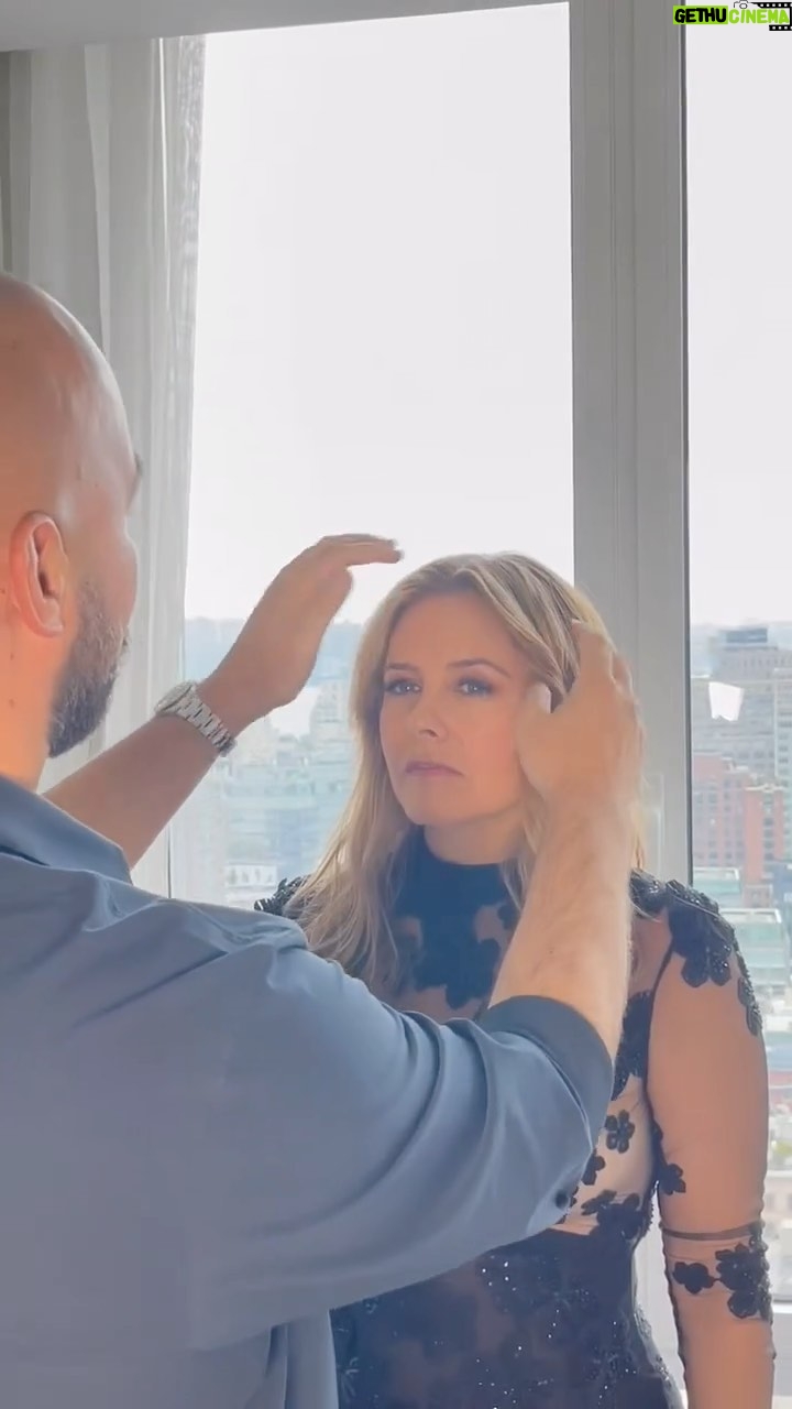Alicia Silverstone Instagram - Come with me to @csiriano’s 15th anniversary show at #NYFW 💃✨